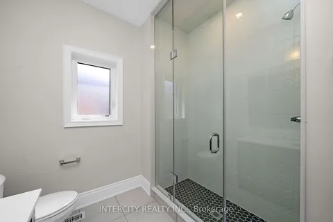 18 Keyworth Crescent, ON L6R 4E9