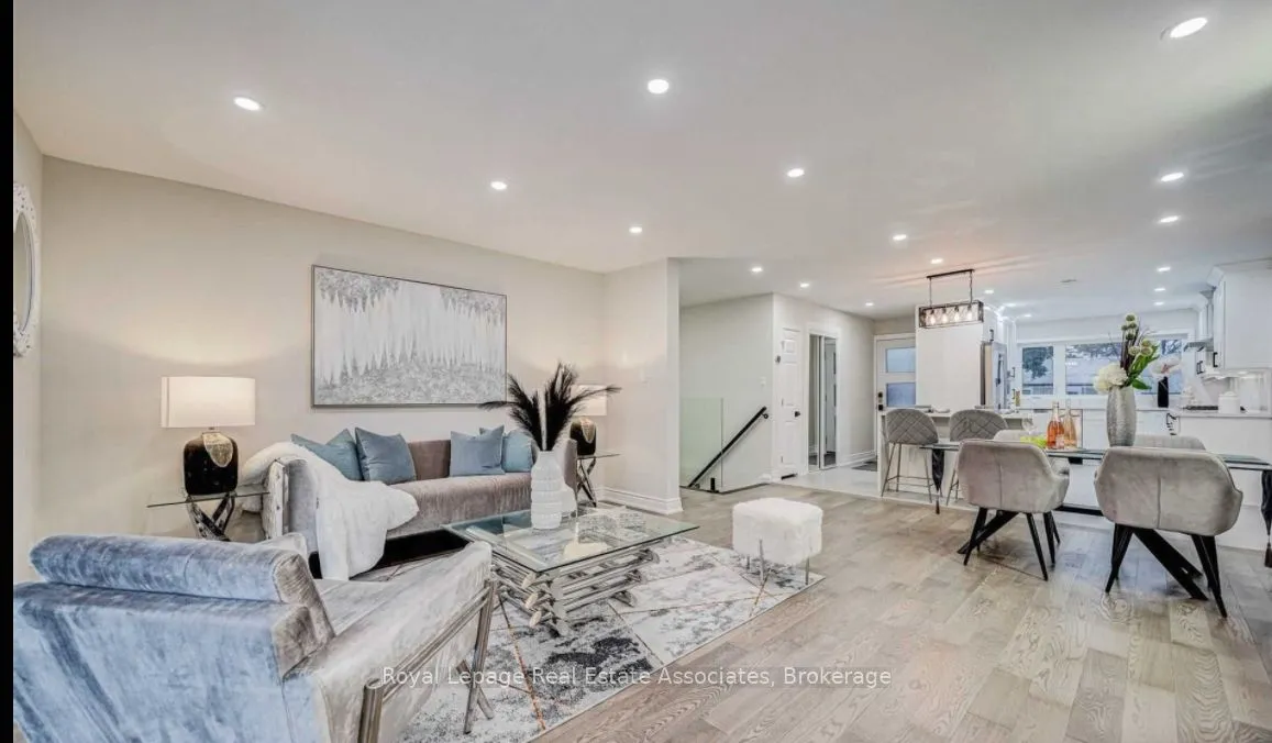 21 Davistow Crescent, ON M9V 3E8