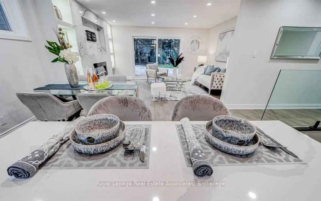 21 Davistow Crescent, ON M9V 3E8