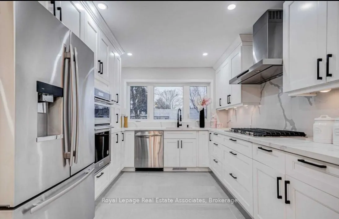 21 Davistow Crescent, ON M9V 3E8