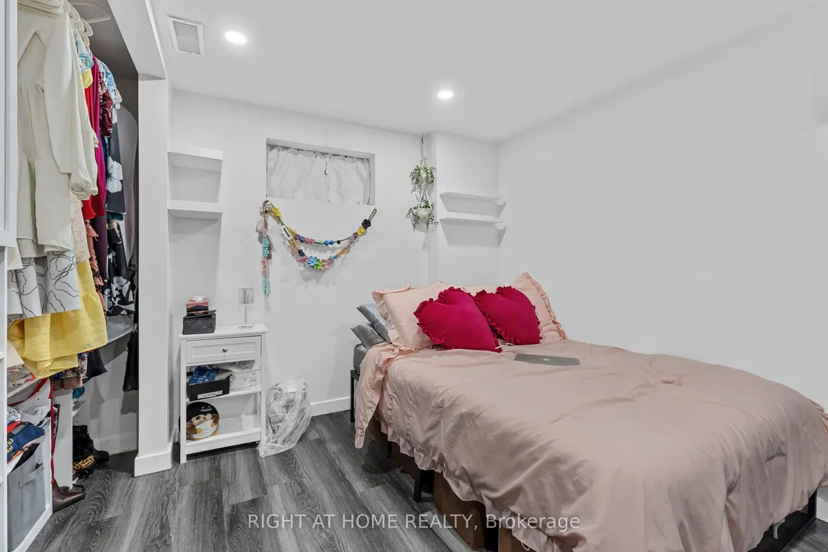 19 Dunsany Crescent, ON M9R 3W7