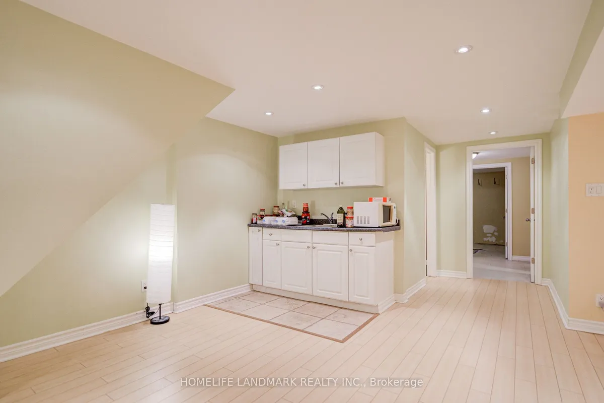 138 Osborne Crescent, ON L6H 1G1