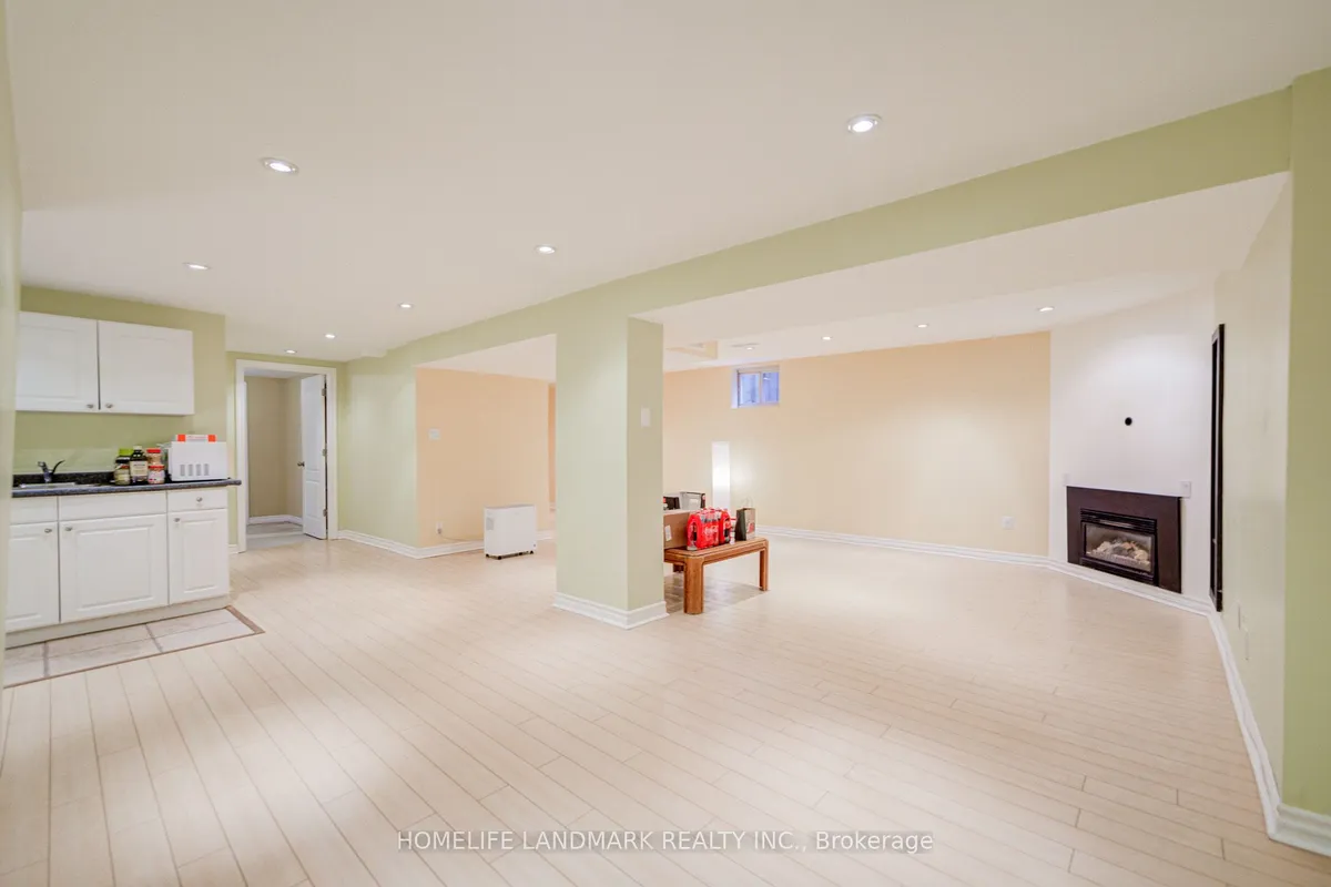 138 Osborne Crescent, ON L6H 1G1