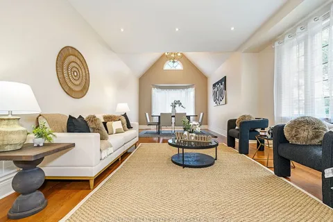 37 Maydolph Road, ON M9B 1V9