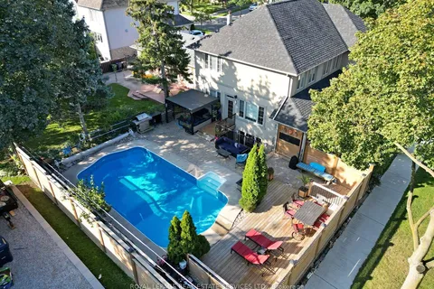 37 Maydolph Road, ON M9B 1V9