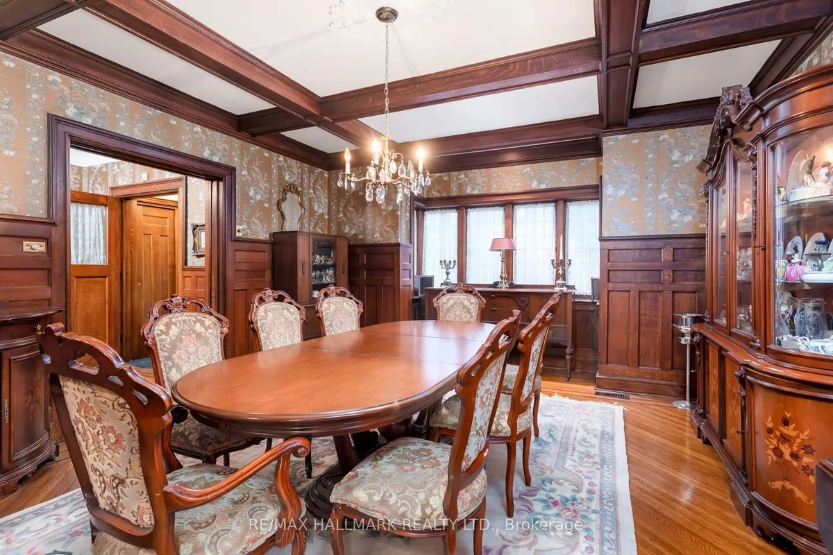 60 Indian Grove, ON M6R 2Y3