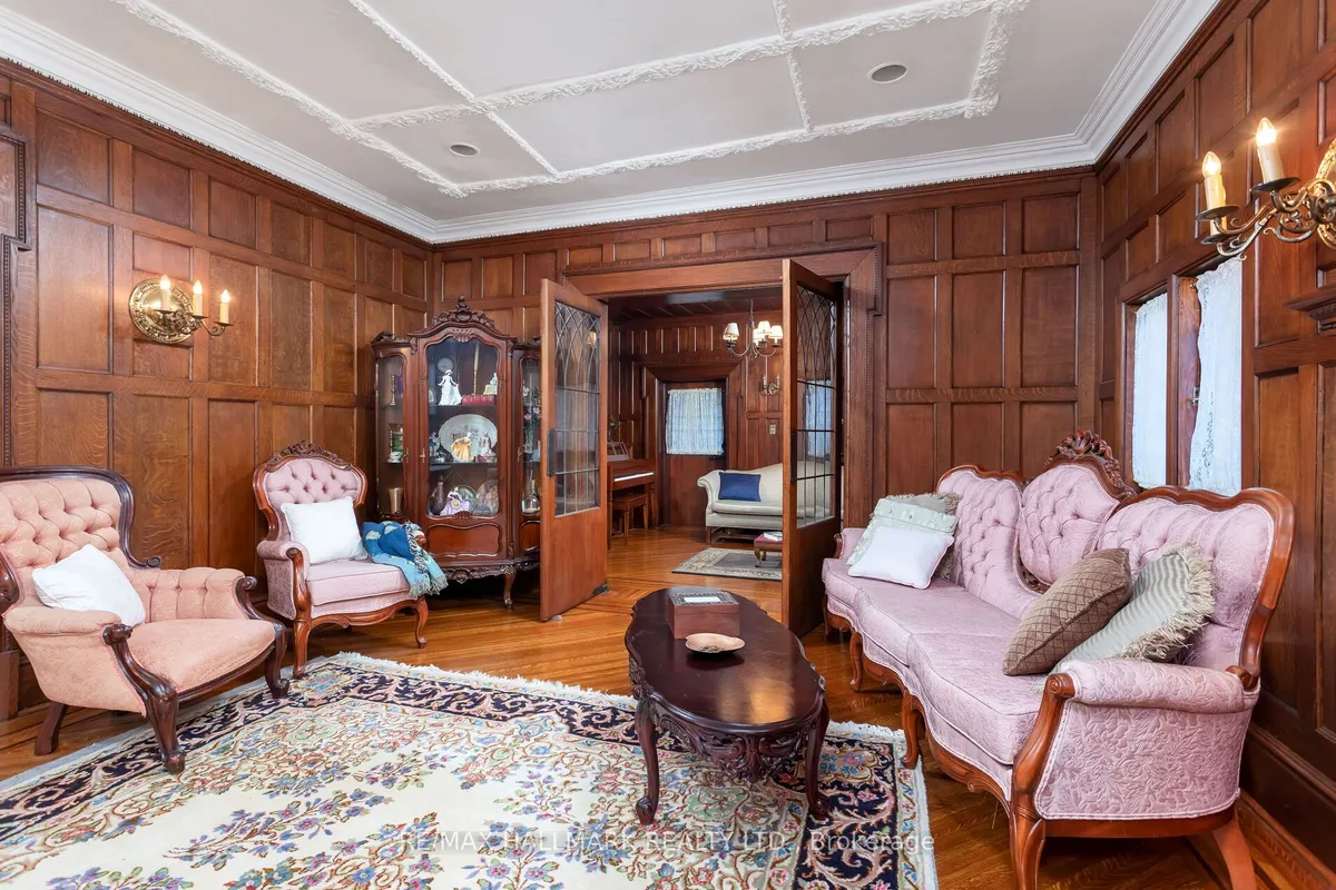 60 Indian Grove, ON M6R 2Y3