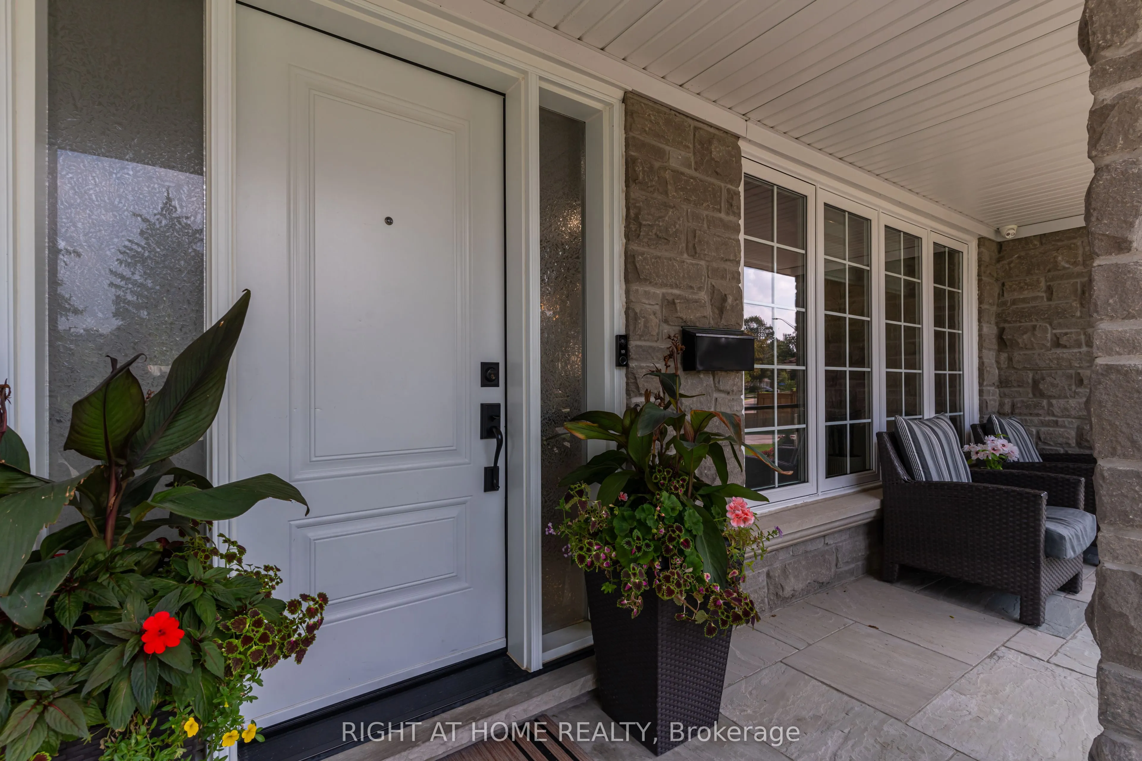 260 Louis Drive, ON L5B 1Y9