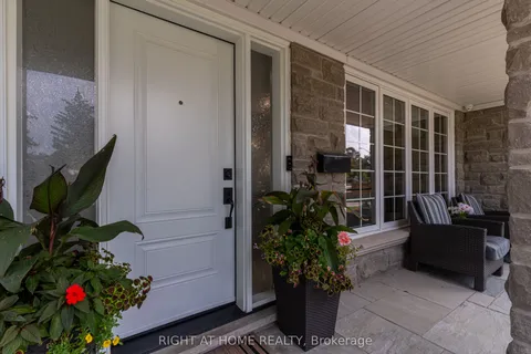 260 Louis Drive, ON L5B 1Y9