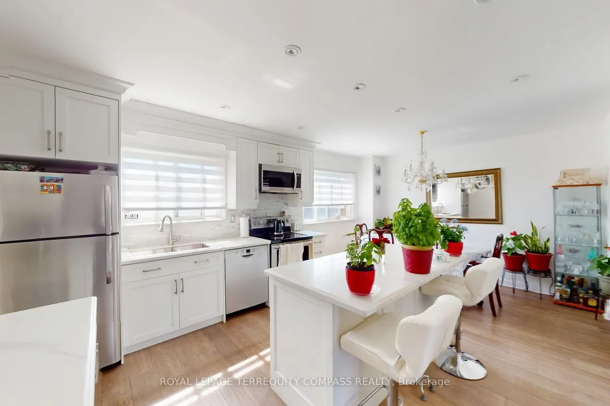 11 Arrowsmith Avenue, ON M6M 2W8