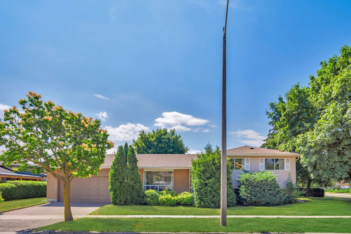 1 Mosswood Lane, ON M9V 1M3