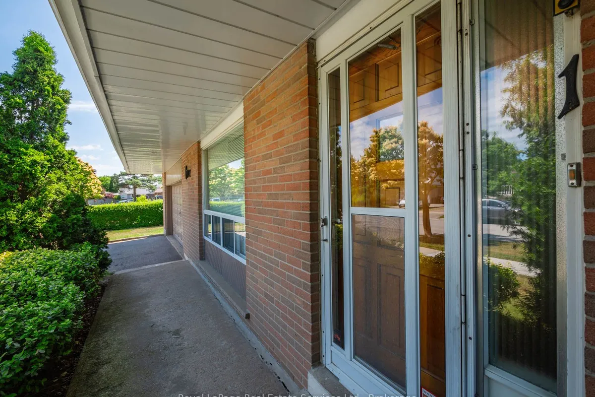 1 Mosswood Lane, ON M9V 1M3