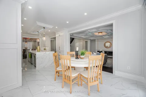 19 Richland Crescent, ON L6P 1M8