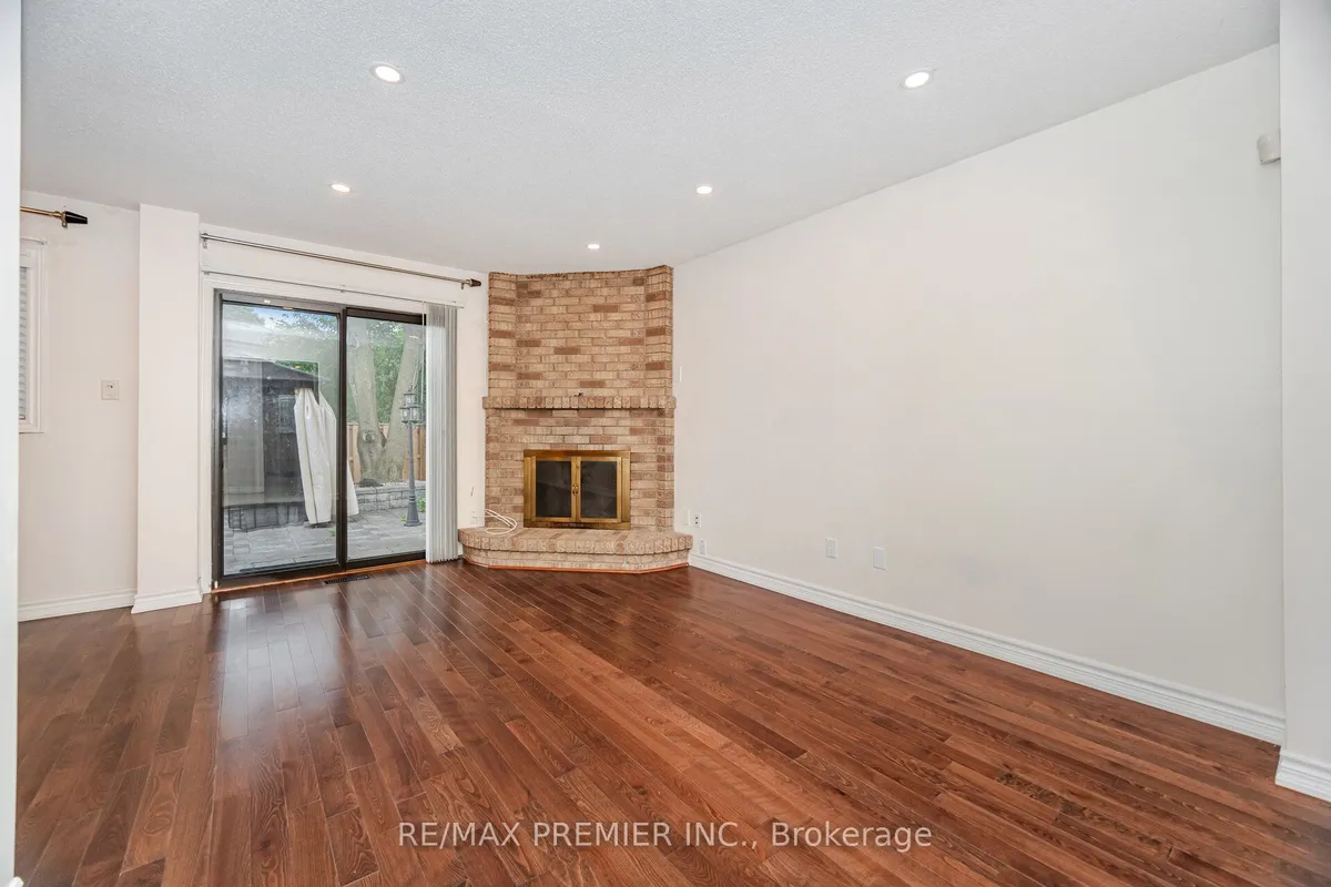 5 Magdalena Court, ON M9V 4S7