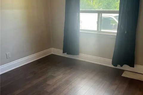 1098 Kent Avenue, ON L6H 1Z8