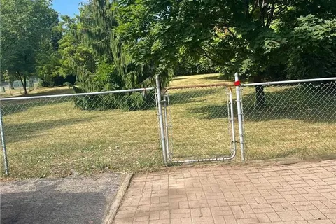 1098 Kent Avenue, ON L6H 1Z8