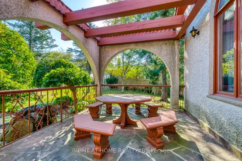 1 Farmer's Lane, ON L7E 3K1