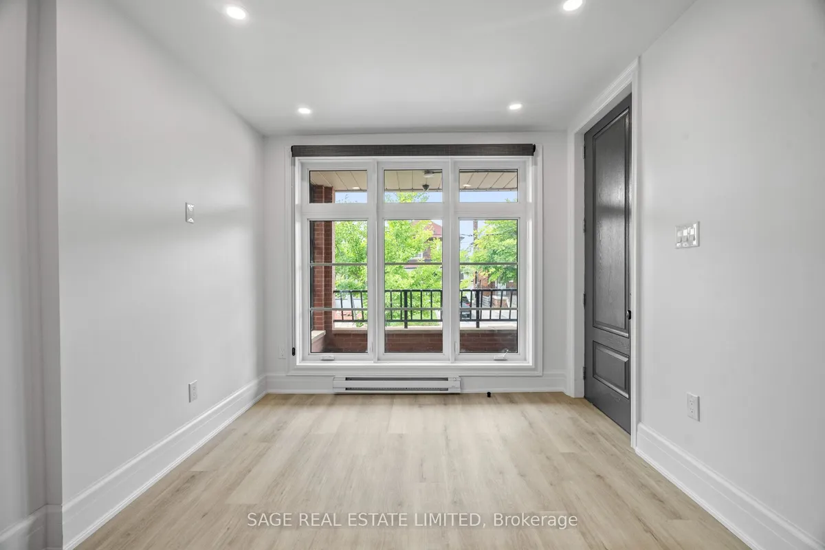 25 Chamberlain Avenue, ON M6E 4J7