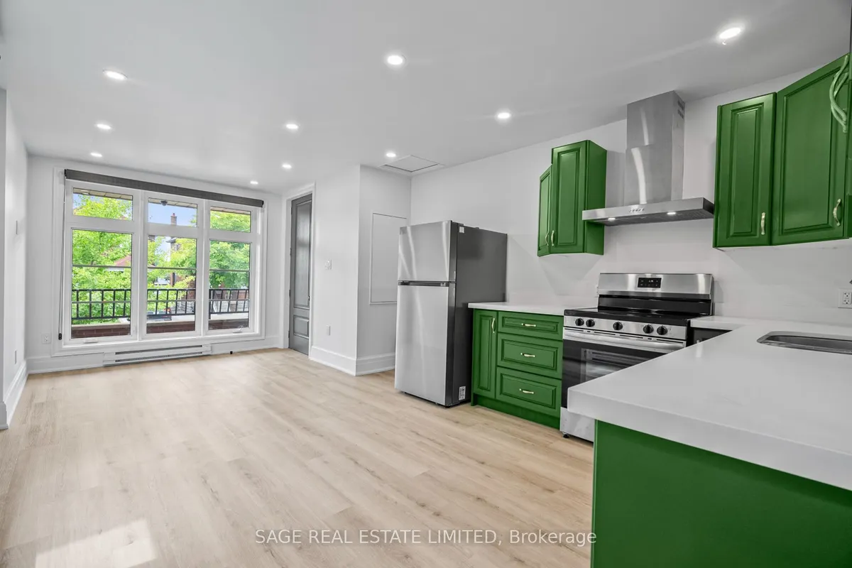 25 Chamberlain Avenue, ON M6E 4J7