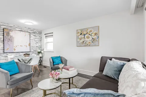 15 Maple Bush Avenue, ON M9N 1S7