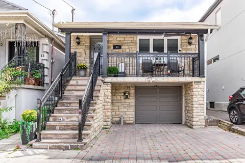 15 Maple Bush Avenue, ON M9N 1S7