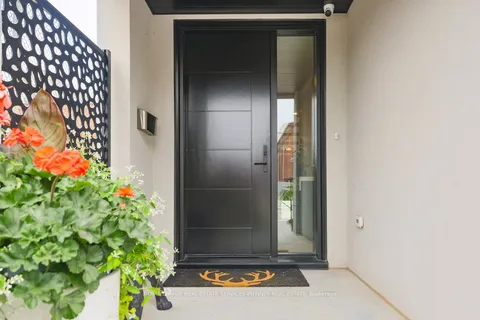 105 Tenth Street, ON M8V 3E9