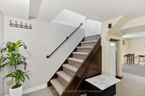 353 KINGSLEIGH Court, ON L9T 1X6