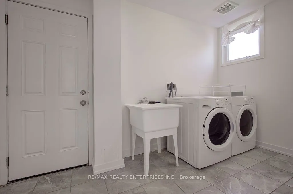 178 Wheat Boom Drive, ON L6H 0M1