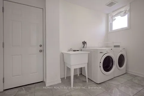 178 Wheat Boom Drive, ON L6H 0M1