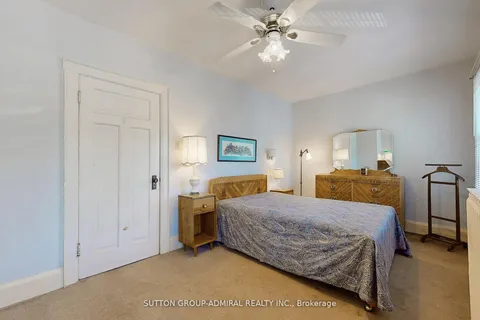 1 Valleyview Gardens, ON M6S 2B5