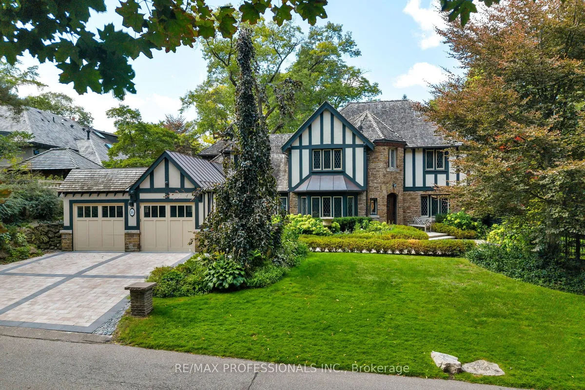 16 Kingsway Crescent, ON M8X 2P9