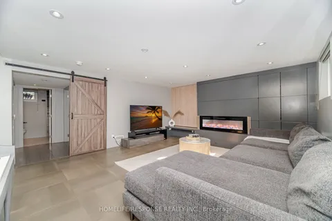 5011 Spruce Avenue, ON L7L 1M6