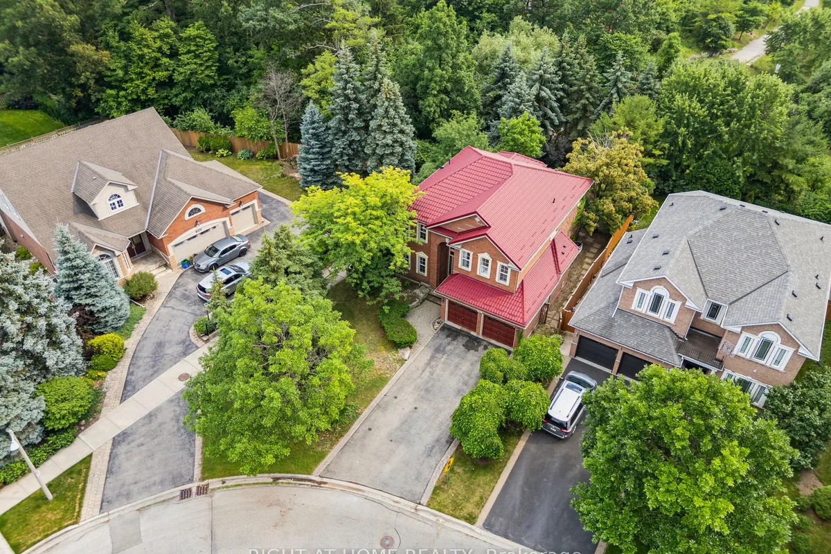 2322 Woodridge Way, ON L6H 6S3