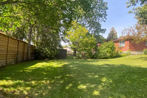 3989 Bloor Street, ON M9B 1M2