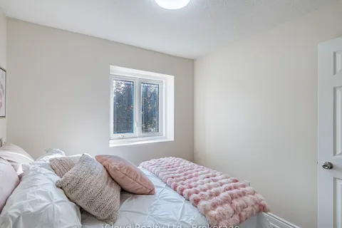 5238 Alicante Street, ON L5V 1S9