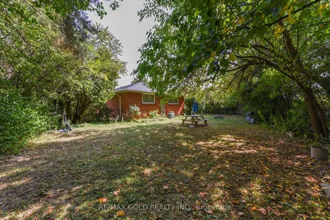 11 Dudley Place, ON L6T 3C2