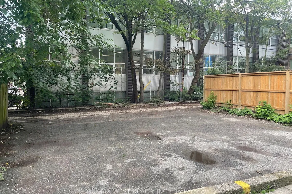 190 Dunn Avenue, ON M6K 2R9