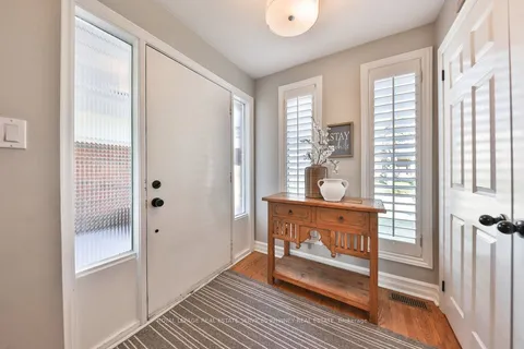 886 Whitney Drive, ON L4Y 1E7