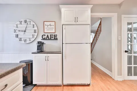 886 Whitney Drive, ON L4Y 1E7