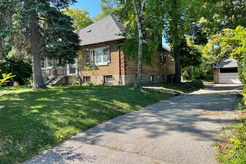 2 Botfield Avenue, ON M9B 4C7