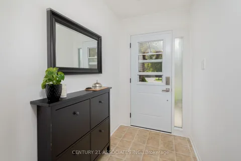 1324 Quinpool Court, ON L5C 4J3