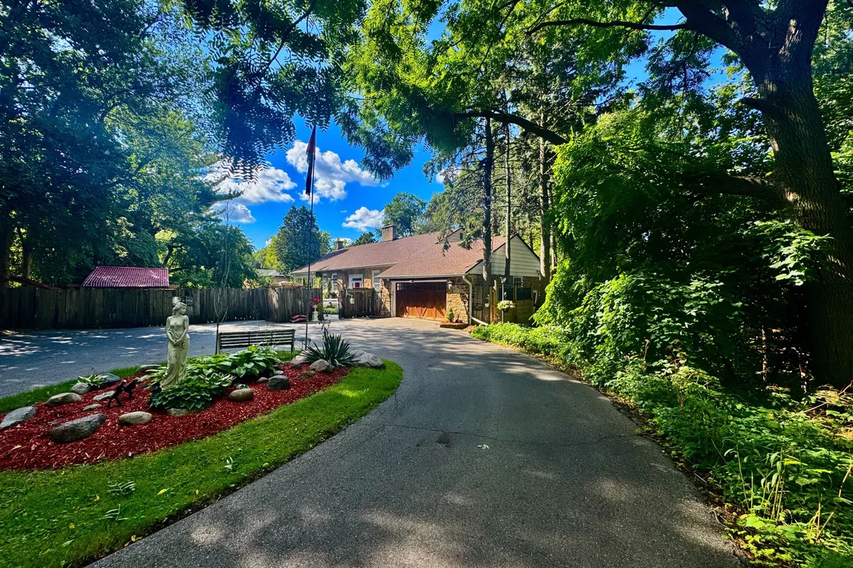 85 Yorkleigh Avenue, ON M9P 1Y3