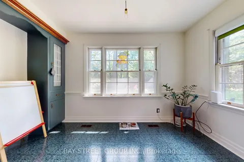 178 Breezy Pines Drive, ON L5B 1B4