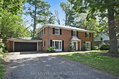 178 Breezy Pines Drive, ON L5B 1B4