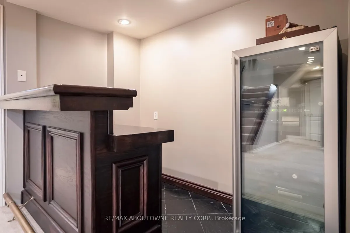 11 Morrison Creek Crescent, ON L6H 4C3