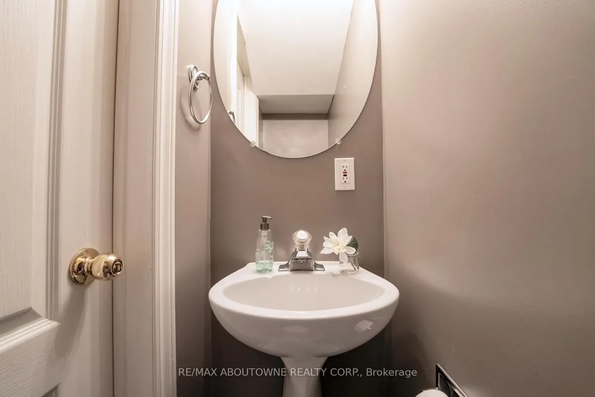 11 Morrison Creek Crescent, ON L6H 4C3