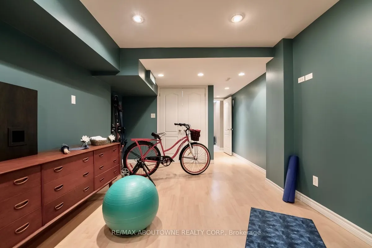 11 Morrison Creek Crescent, ON L6H 4C3