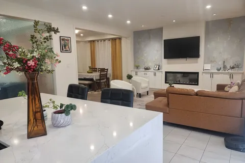 360 Valleyway Drive, ON L6S 5S7