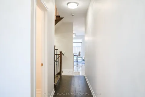 4 Kempsford Crescent, ON L7A 4M6