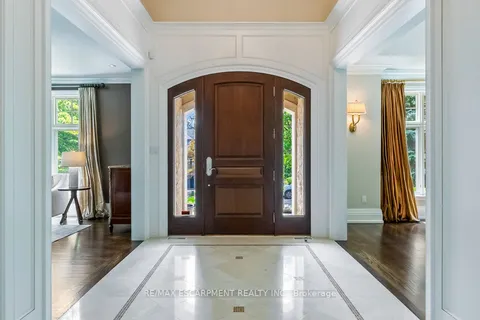 1229 Minaki Road, ON L5G 2X5